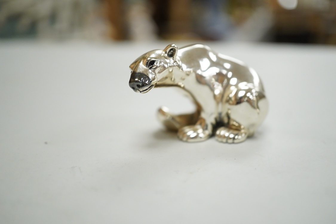 Two modern Italian silver miniature model polar bears, one seated, one en passant, both with British hallmarks for CJI, London, 2001, tallest 35mm.